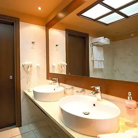 Palace 4* Kími