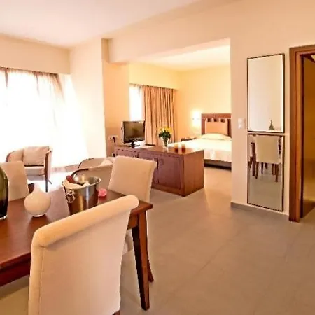 Palace 4* Kími